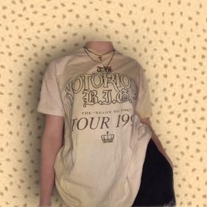 Brand: the notorious B.I.G / oversized tee / skater vibes /pink and yellow tones